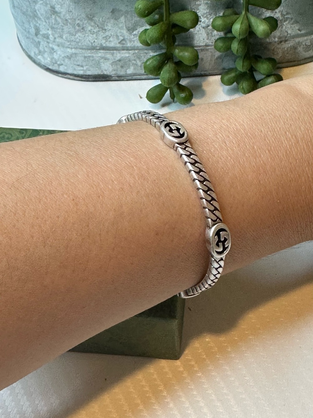 Gucci Silver-Tone Cutout Double G Bangle - Silver